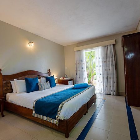 Le Grand Bleu Hotel تراوْ أوكس بيتْشيز المظهر الخارجي الصورة