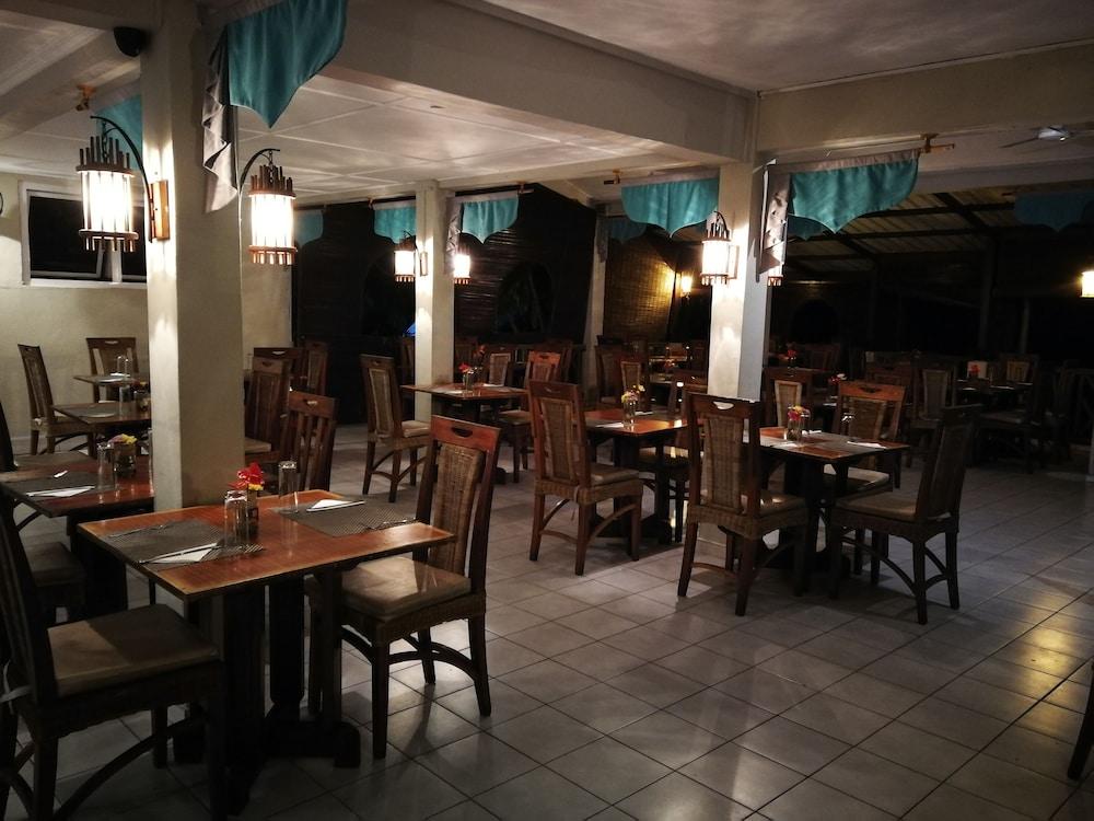 Le Grand Bleu Hotel تراوْ أوكس بيتْشيز المظهر الخارجي الصورة