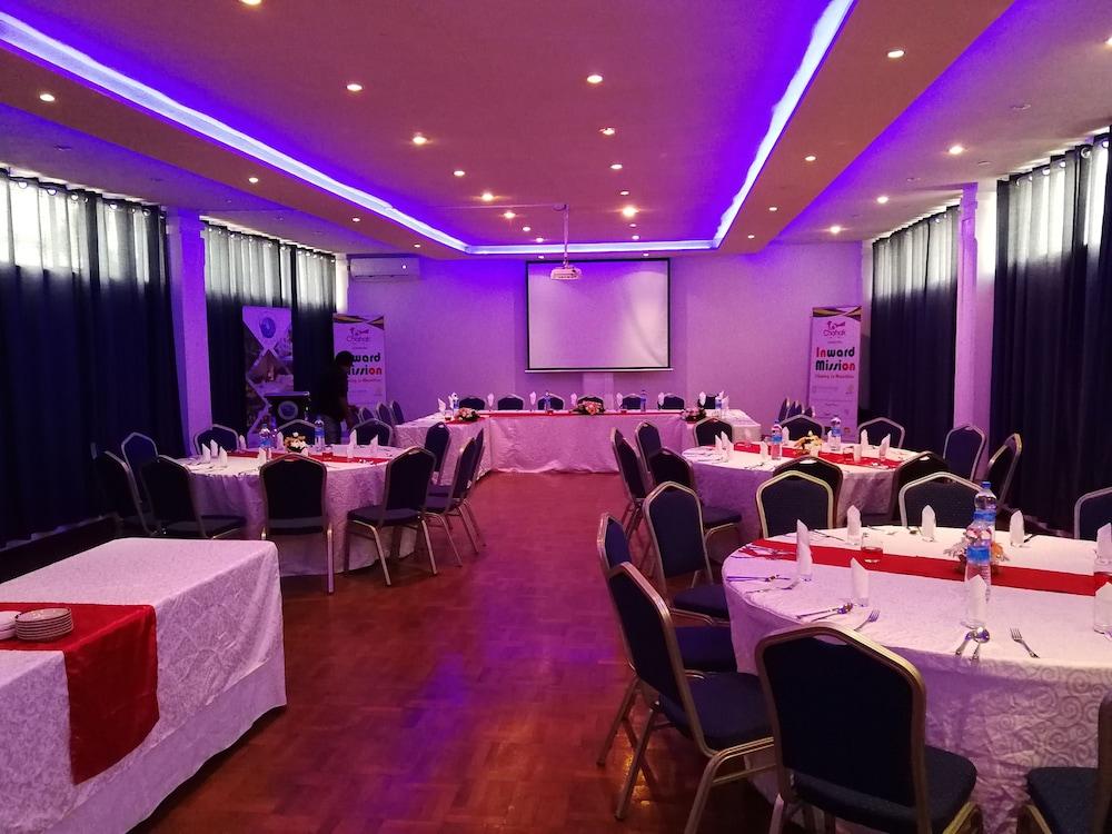 Le Grand Bleu Hotel تراوْ أوكس بيتْشيز المظهر الخارجي الصورة