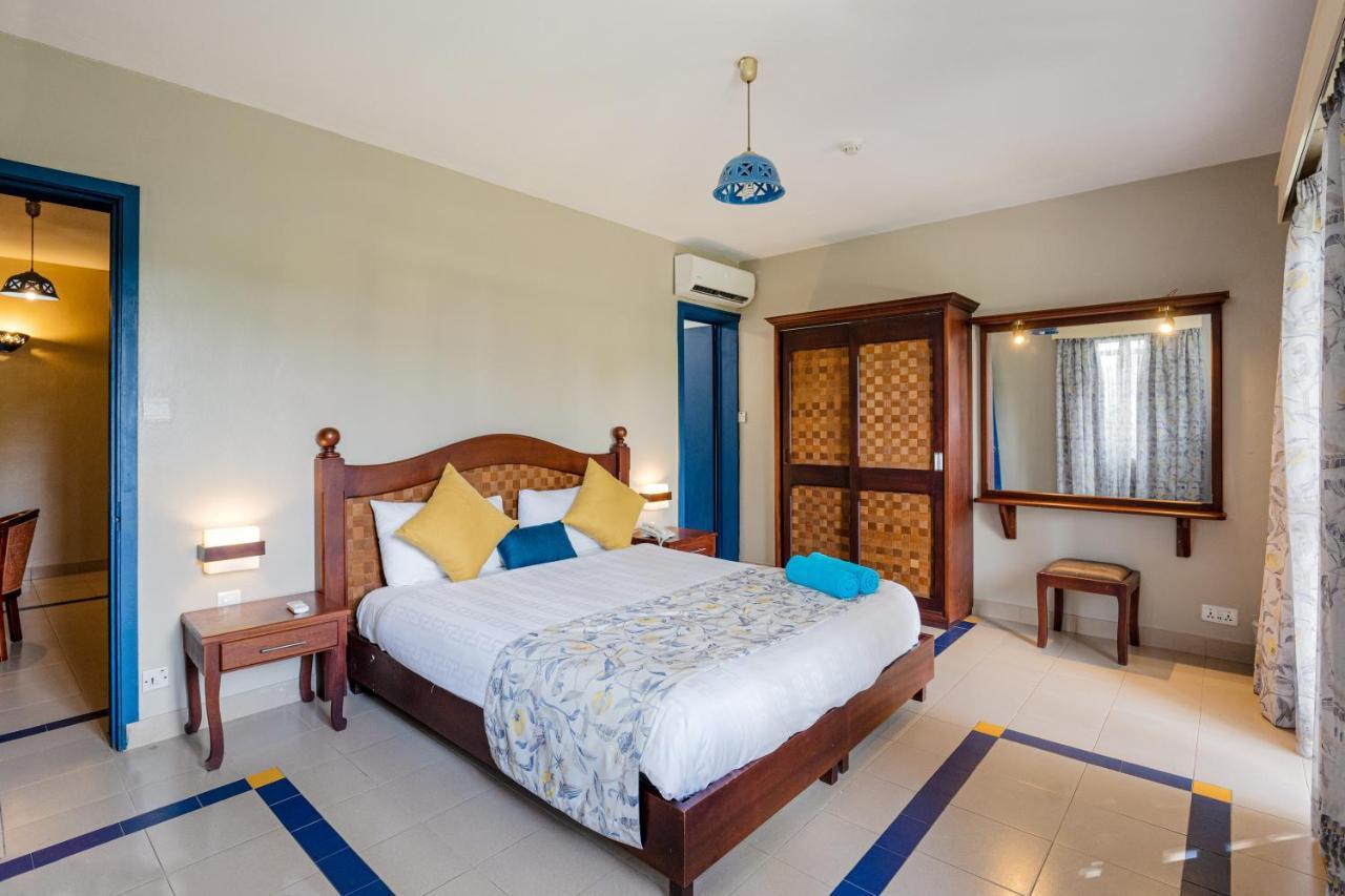 Le Grand Bleu Hotel تراوْ أوكس بيتْشيز المظهر الخارجي الصورة