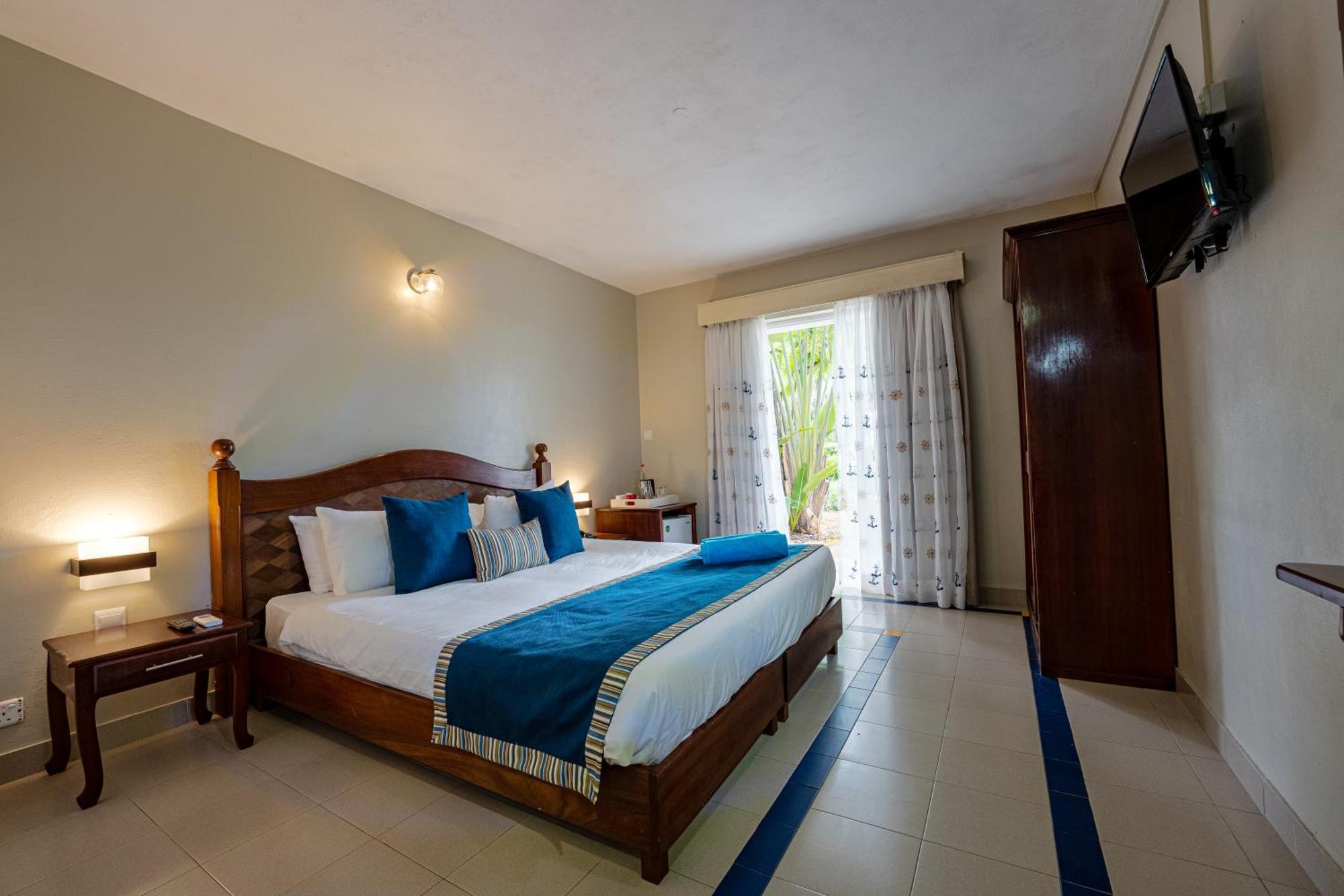 Le Grand Bleu Hotel تراوْ أوكس بيتْشيز المظهر الخارجي الصورة