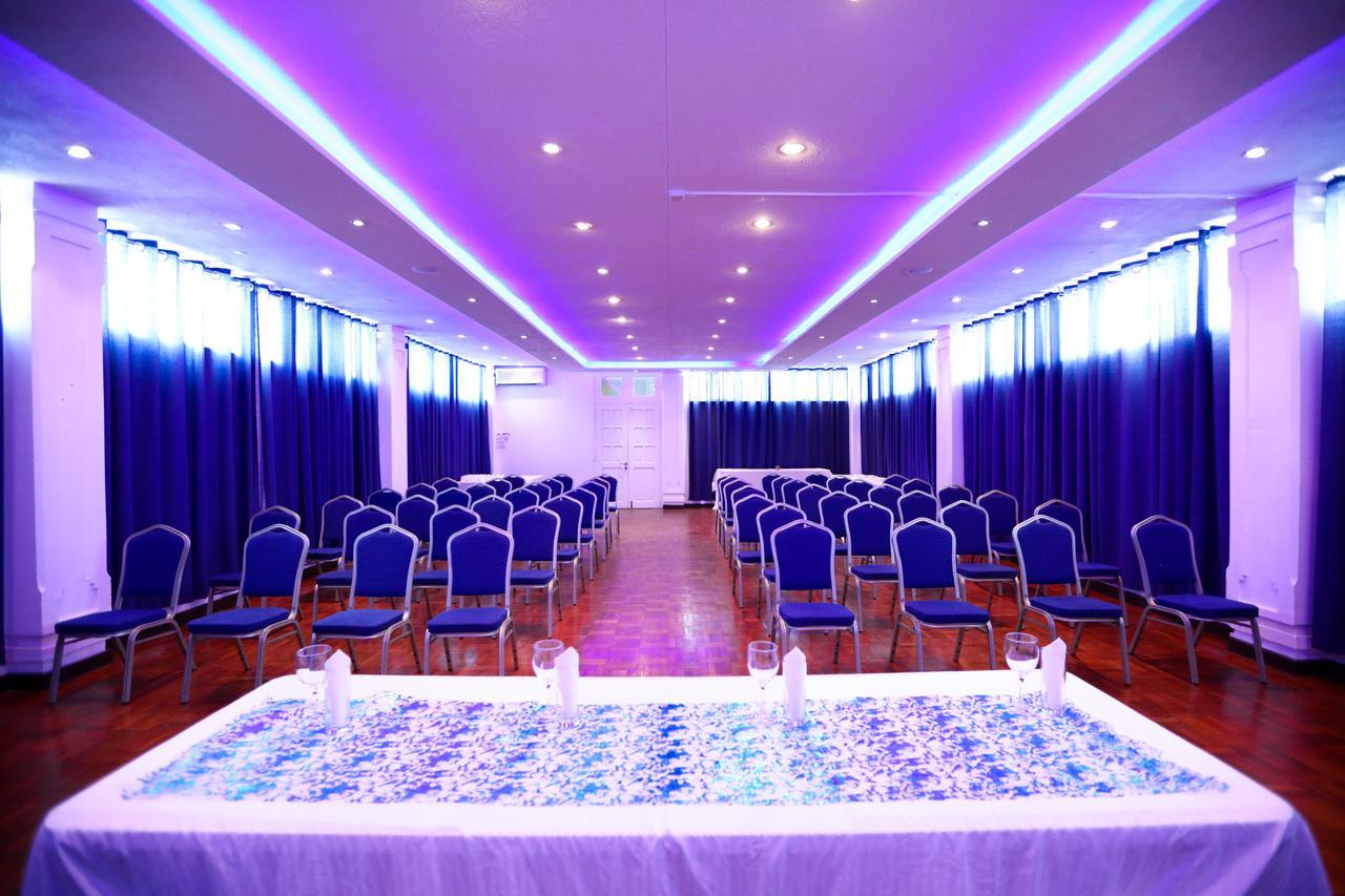Le Grand Bleu Hotel تراوْ أوكس بيتْشيز المظهر الخارجي الصورة