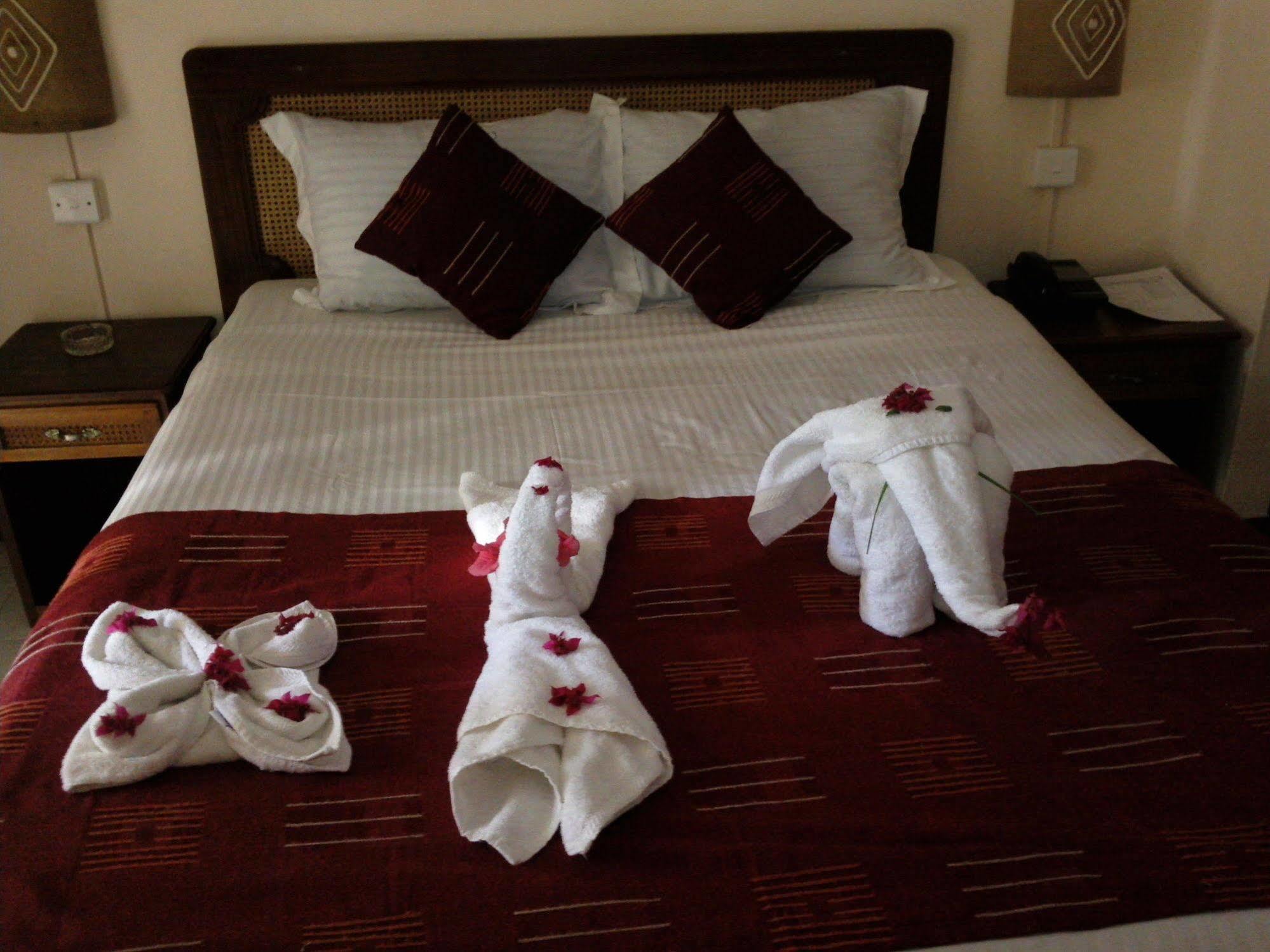Le Grand Bleu Hotel تراوْ أوكس بيتْشيز المظهر الخارجي الصورة