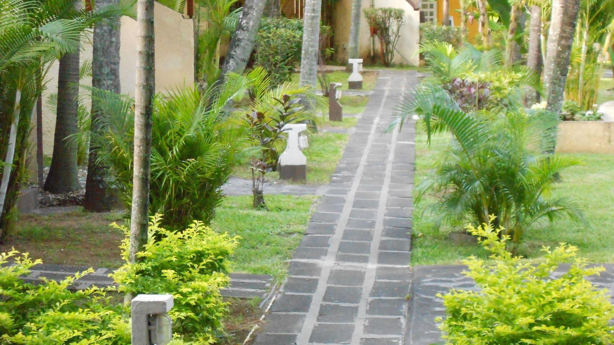 Le Grand Bleu Hotel تراوْ أوكس بيتْشيز المظهر الخارجي الصورة