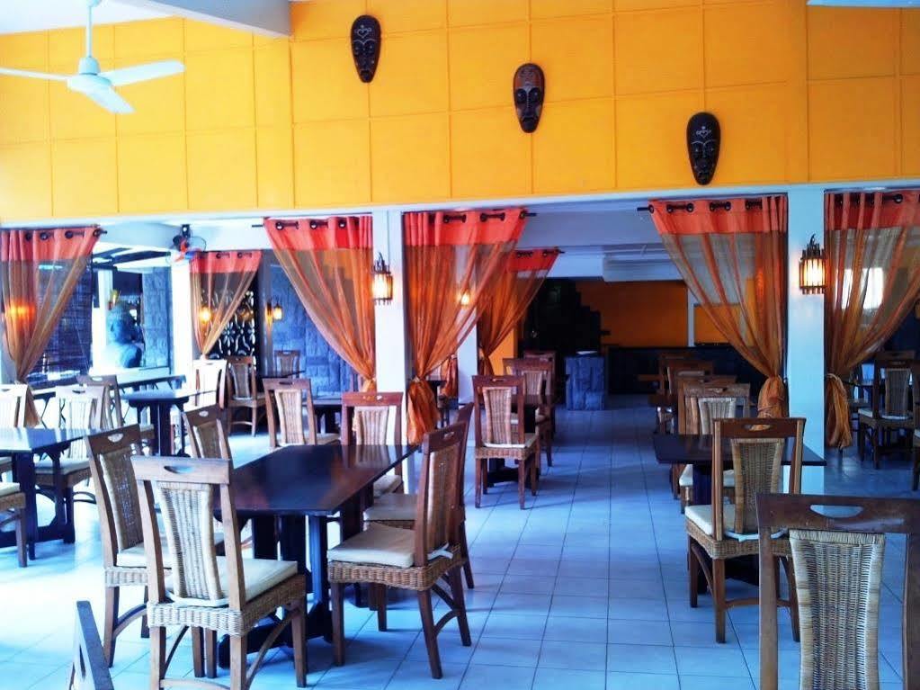 Le Grand Bleu Hotel تراوْ أوكس بيتْشيز المظهر الخارجي الصورة