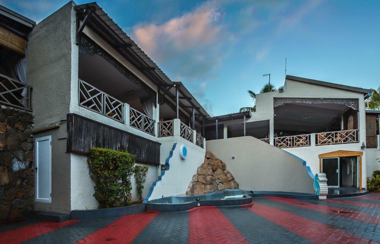 Le Grand Bleu Hotel تراوْ أوكس بيتْشيز المظهر الخارجي الصورة